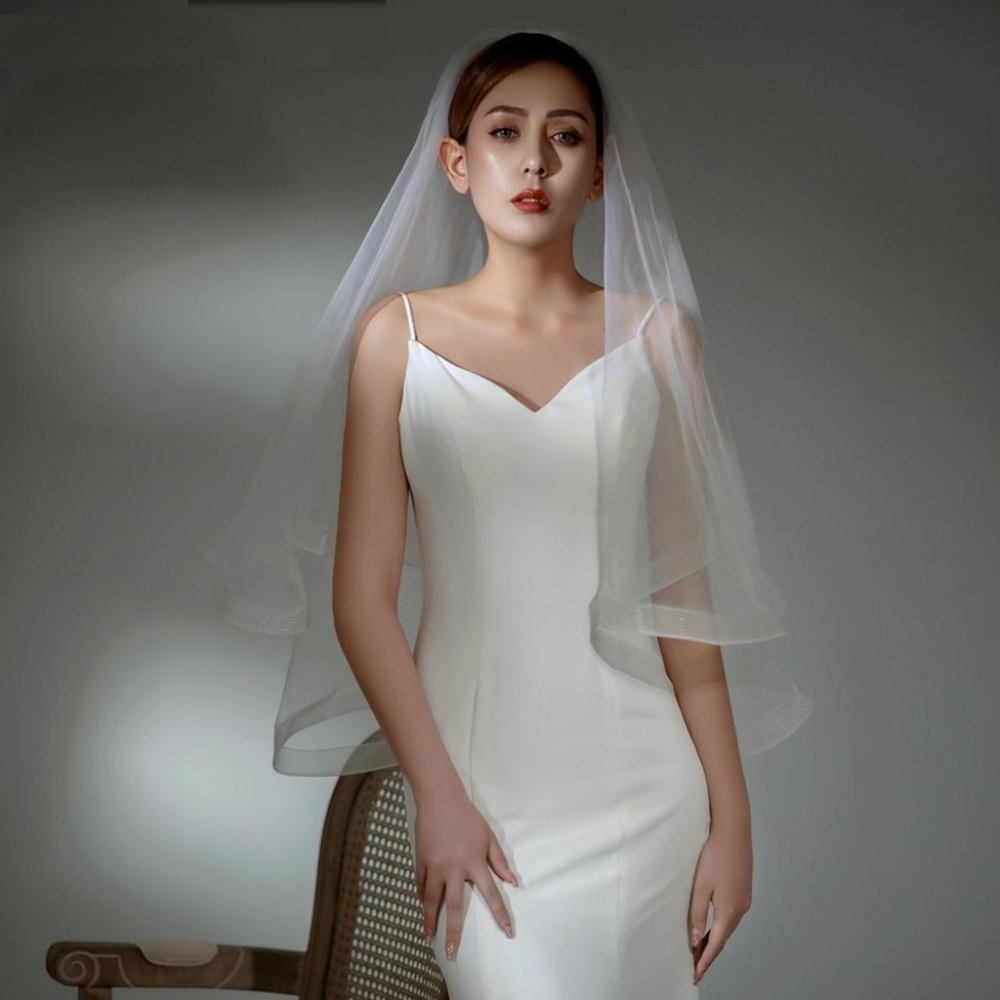 Elegant White Bridal Veil - Picture 6 of 10